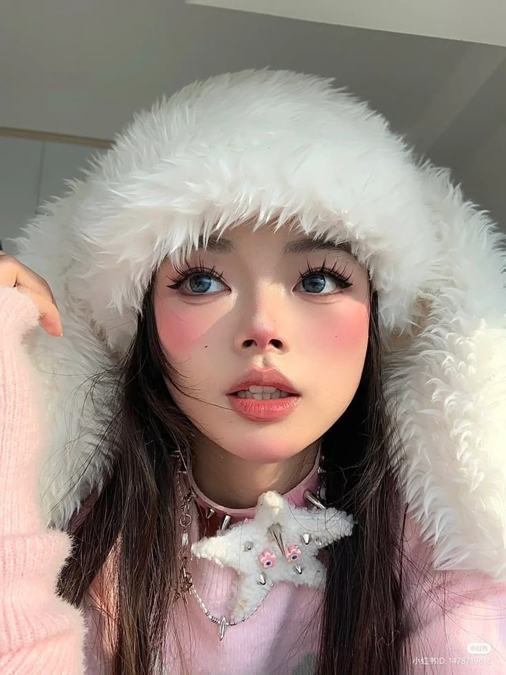 Makeup tone hồng lạnh